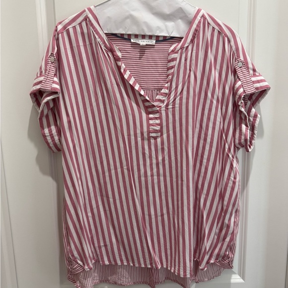 Red and White Boxy Blouse with Cuffed Sleeves - Picture 1 of 3